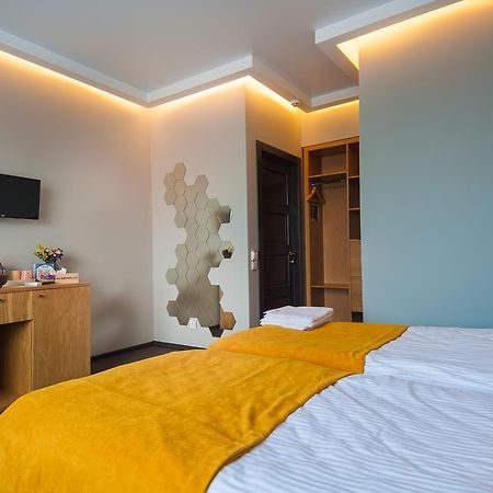 Beehive Hotel Odessa Eksteriør bilde