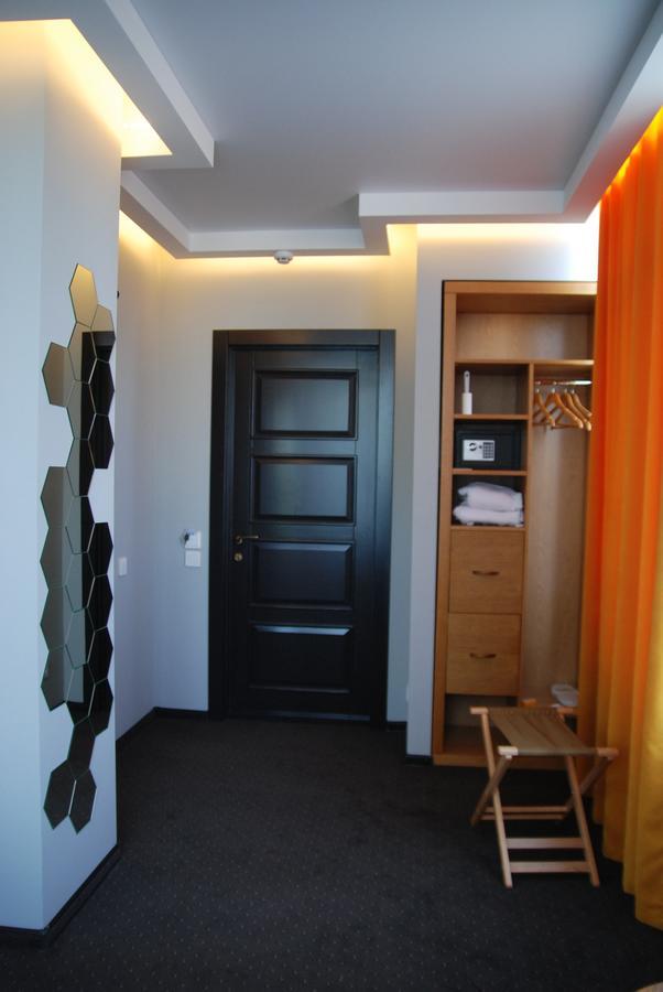 Beehive Hotel Odessa Eksteriør bilde