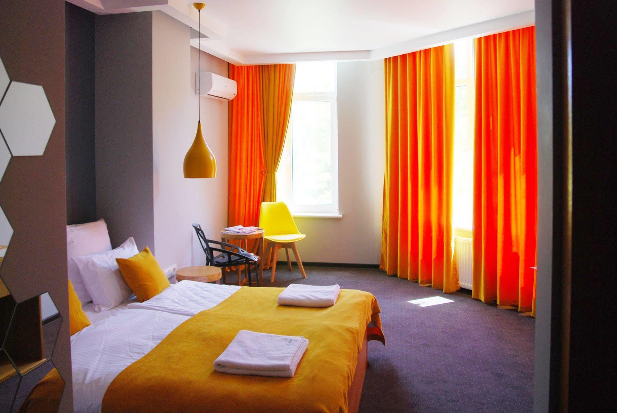 Beehive Hotel Odessa Eksteriør bilde