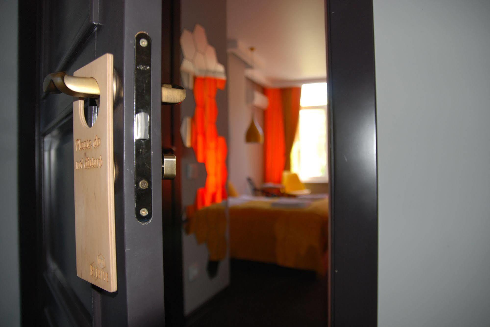 Beehive Hotel Odessa Eksteriør bilde